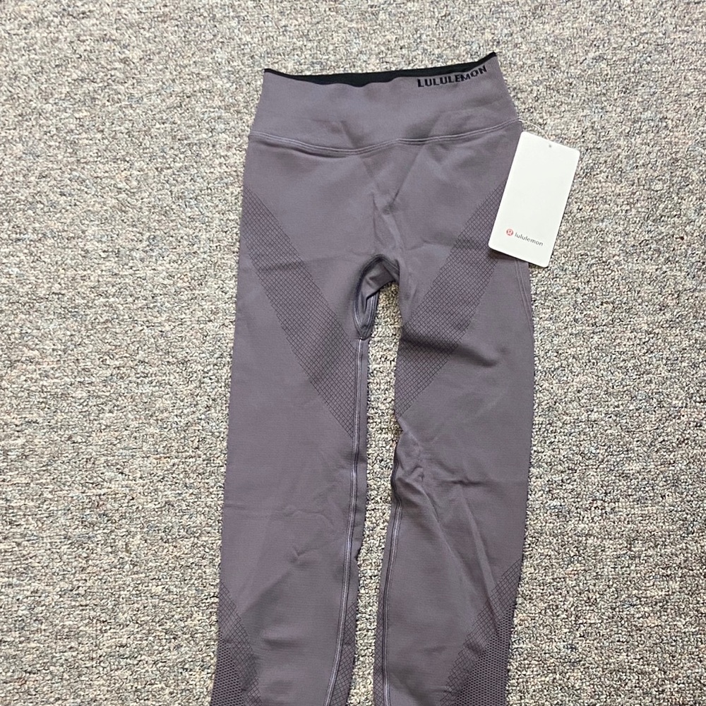 Lululemon Ionic Sweat Tight 28”